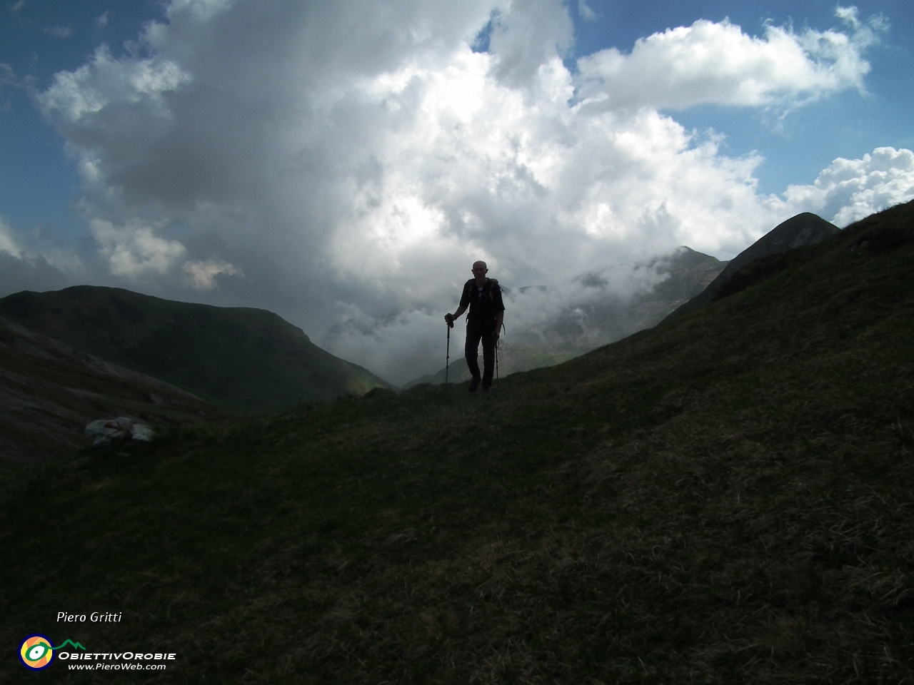 69 con vista verso Cima Foppazzi e Grem, coperti da nuvole....JPG